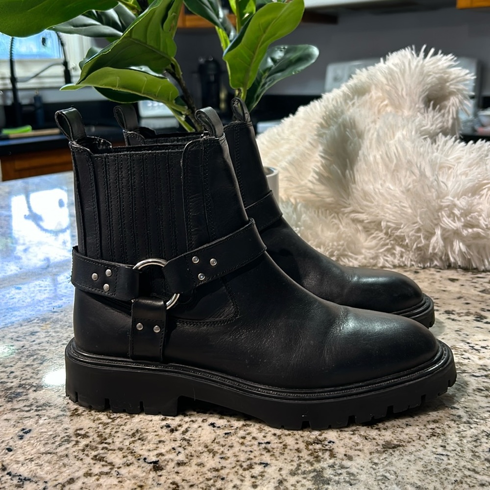 ZARA women’s size euro 40 / Sz 9 harness boots leather